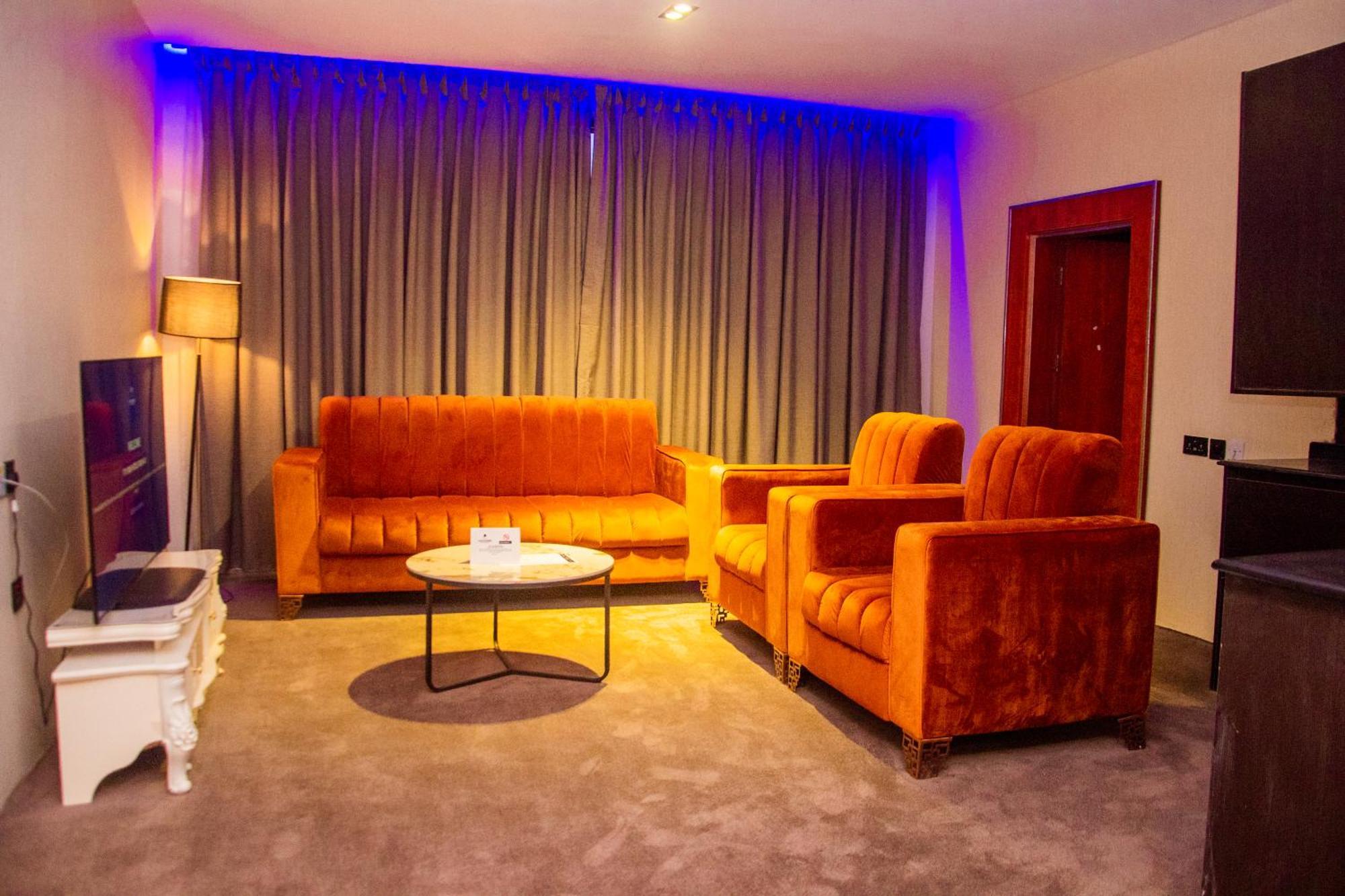 Boulevard Owerri Hotel Esterno foto