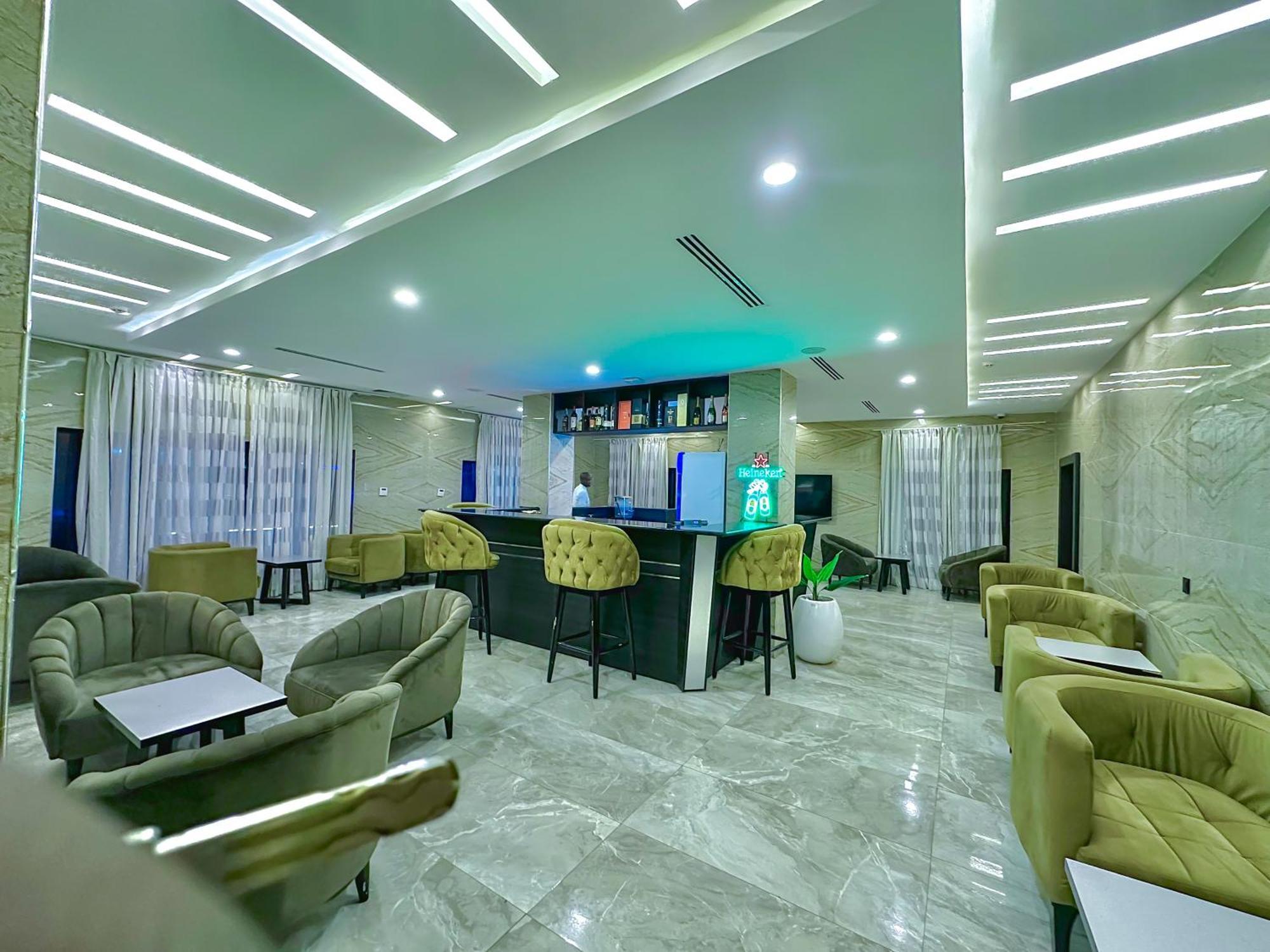 Boulevard Owerri Hotel Esterno foto
